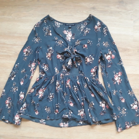 American Eagle Floral Front Tie Midriff Cut Out Blouse - Size XS Blue Top - Picture 12 of 12